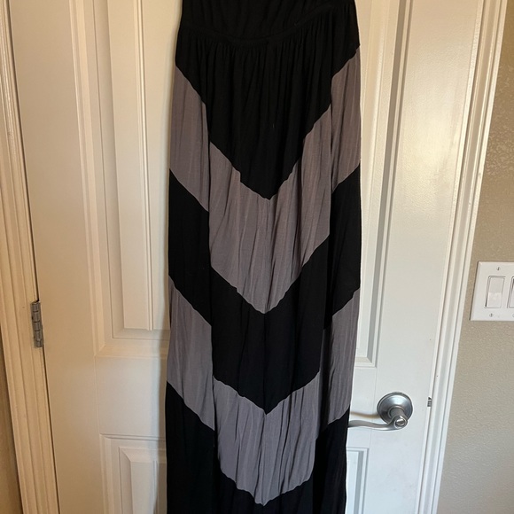 Popular Basics Basic Black Maxi  Dress Size L Chevron Black & Grey - Picture 3 of 4